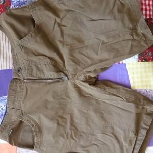 Kuhl rust colored 8 pocket 10 inseam shorts